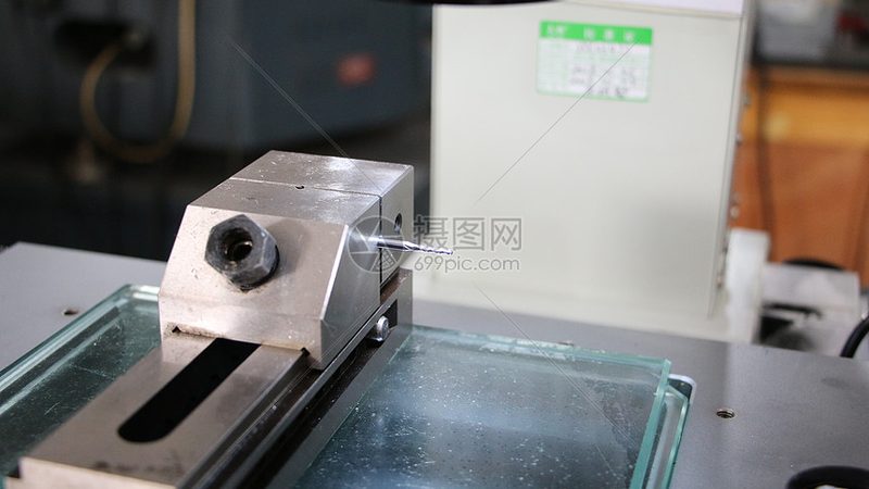 普通车床加工适用行业范围解析**